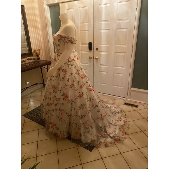 Stunning Floral Off-shoulder Flowy Plus Size Ballgown Engagement / Prom Dress - Picture 6 of 6